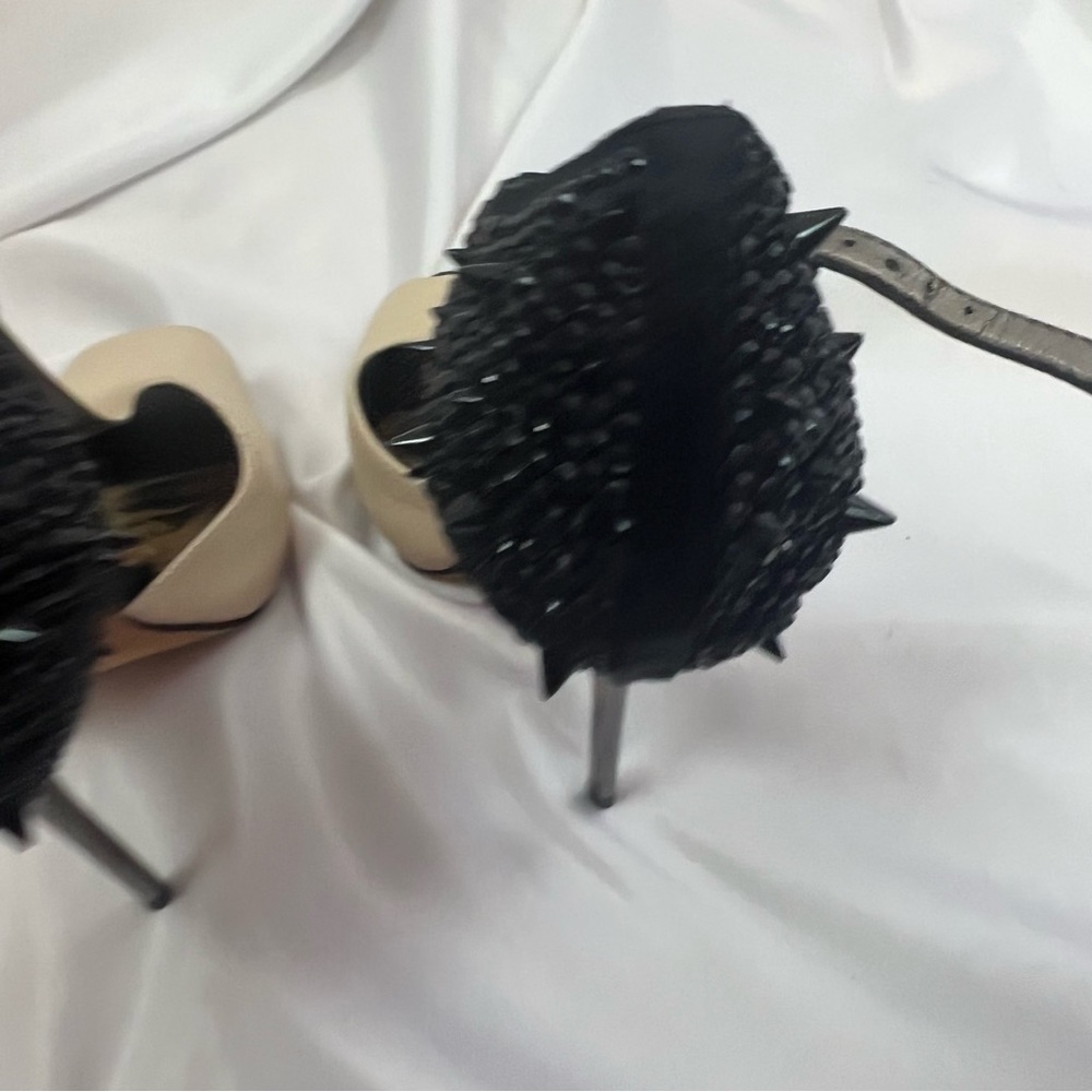 Sam Edelman Scarlett Nude and Black Spikey Heels, size 6 - Picture 7 of 8